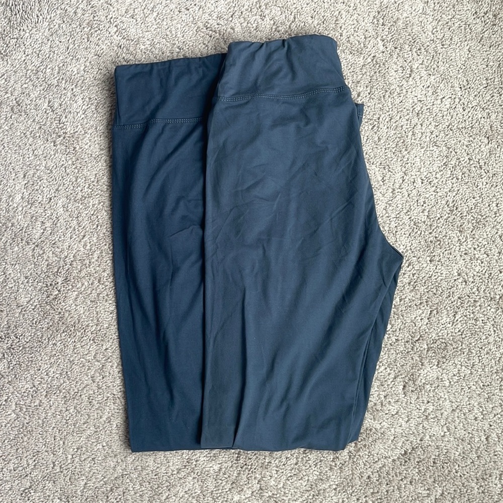 2 pairs OS gray leggings
